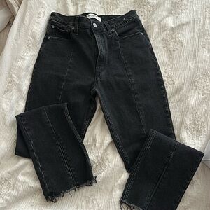 Abercrombie skinny high rise split hem jeans. Size 4s so shorter inseam